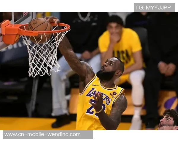 2001年NBA总决赛回顾76人对决湖人传奇对抗赛的精彩瞬间与历史意义