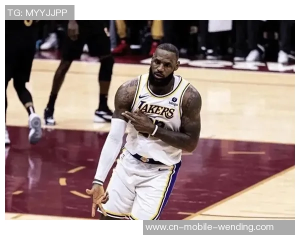 ESPN:詹姆斯今天全程参加5v5练习 没有任何持续性痛苦 ESPN:詹姆斯今天全程参加5v5练习 没有任何持续性痛苦